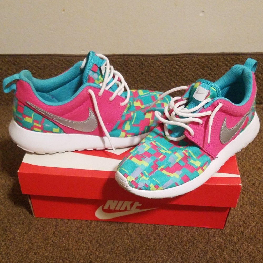 Nike Roshern Print (GS) Size 4Y